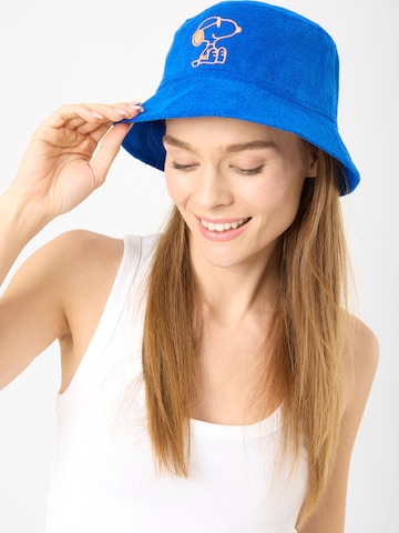 Chapeaux CODELLO en bleu : devant