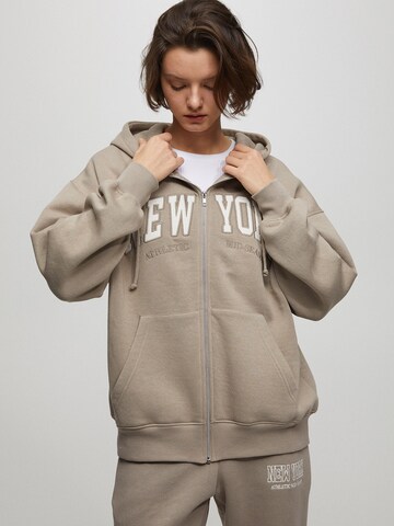 Pull&Bear Zip-Up Hoodie in Beige: front