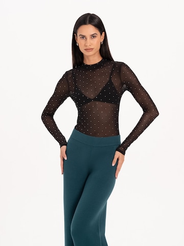 MYLAVIE by Sarah Harrison Body i sort: forside