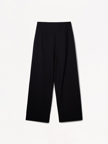 Bershka Loose fit Trousers in Black