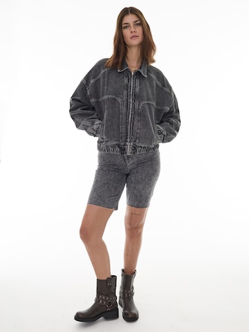 ABOUT YOU x Laura Giurcanu Between-Season Jacket 'Mathilde' in Grey