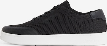 Baskets basses Calvin Klein en noir : devant
