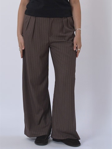 Regular Pantaloni ' Paloma ' de la TEESHOPPEN pe maro