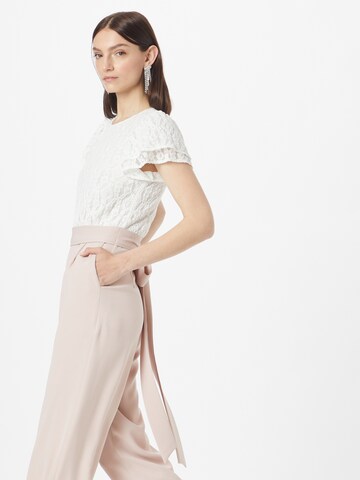 Tuta jumpsuit 'Layla' di Forever New in beige