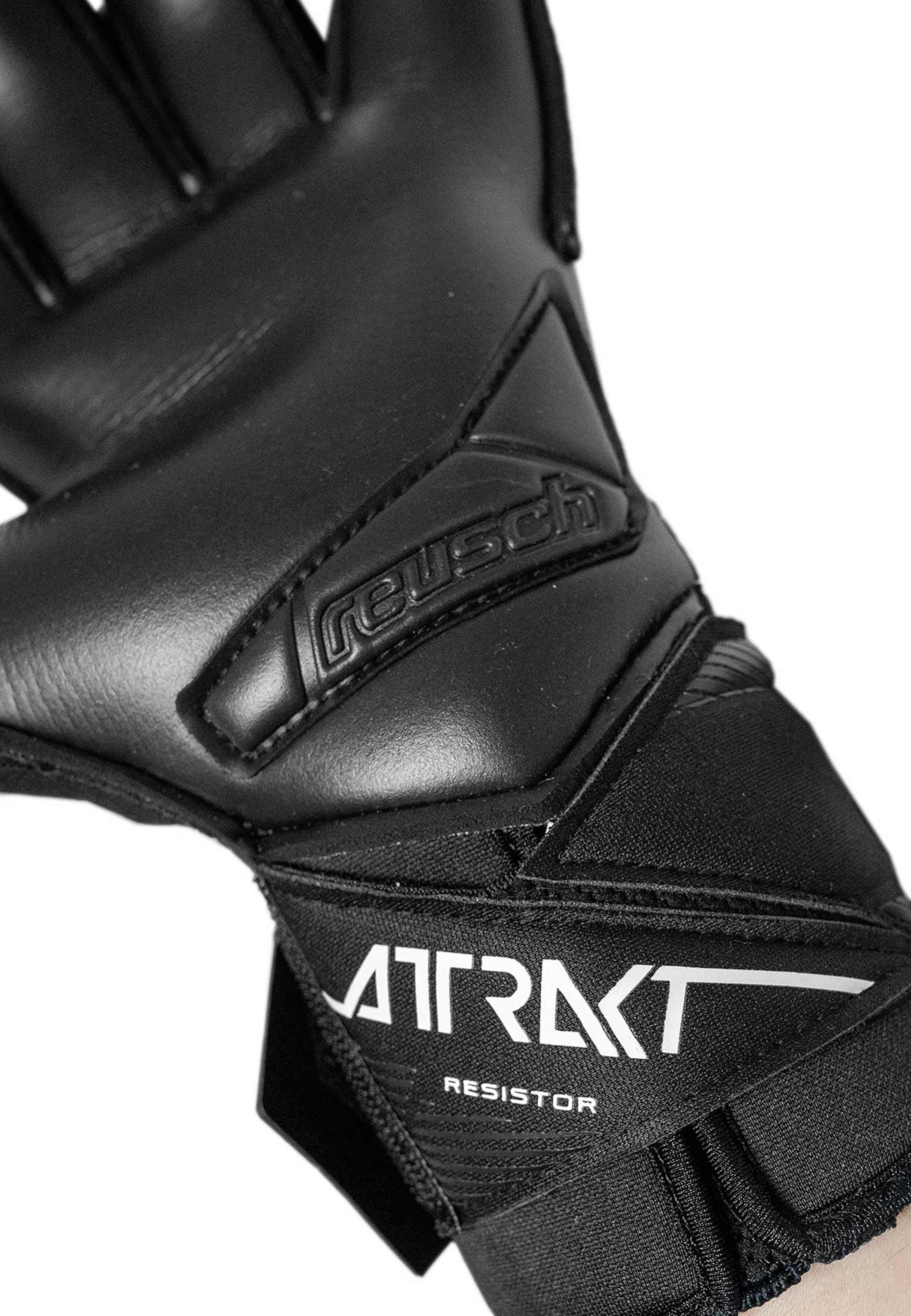 REUSCH Sports gloves 'Attrakt Infinity Resistor' in Black