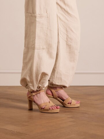 MANFIELD Sandalen met riem in Beige