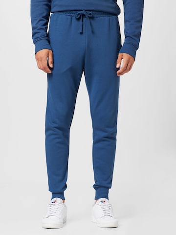 Effilé Pantalon Lyle & Scott en bleu : devant