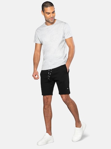 Threadbare Regular Shorts in Schwarz