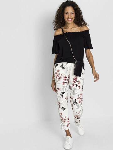 Regular Pantaloni de la bonprix pe alb