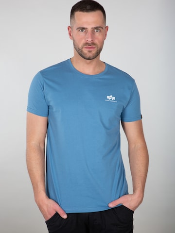 Coupe regular T-Shirt ALPHA INDUSTRIES en bleu : devant