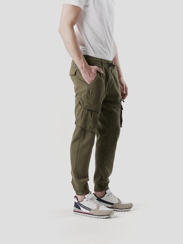 KOROSHI Tapered Gargohousut värissä vihreä