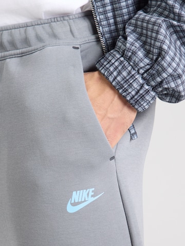 Nike Sportswear Lużny krój Spodnie 'TECH FLC' w kolorze szary