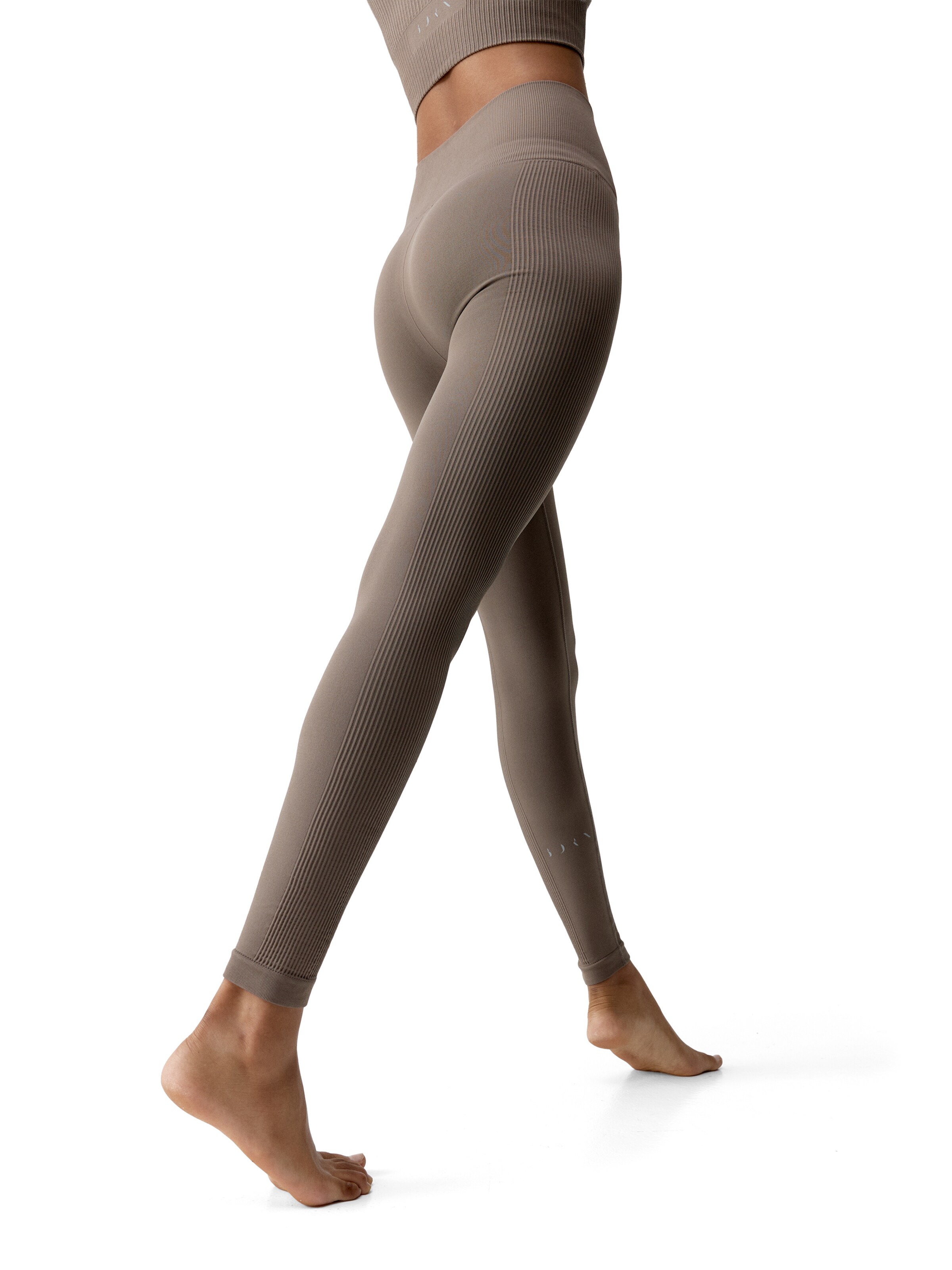 Born Living Yoga Skinny Leggings 'Flow' in Bruin