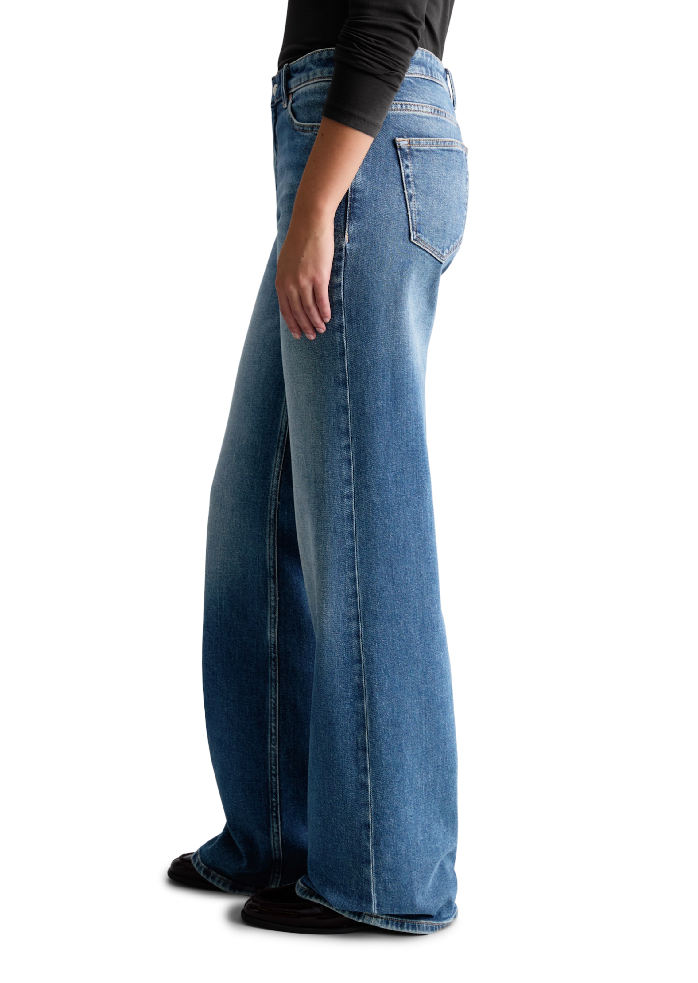 Marc O'Polo DENIM Flared Jeans 'Grethe' in Blue: side