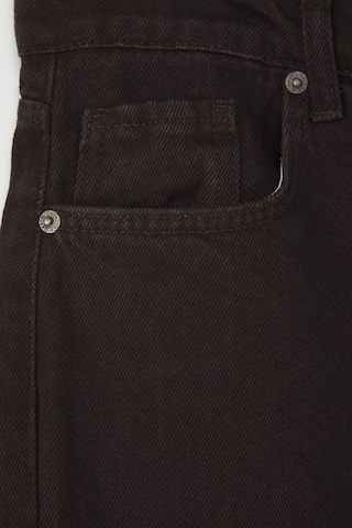 Trendyol Regular Jeans in Braun