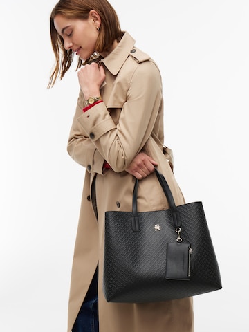TOMMY HILFIGER Kézitáska 'SATCHEL MONO' - fekete