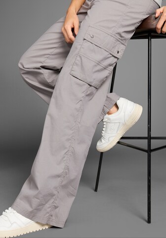 KangaROOS Regular Hose in Grau