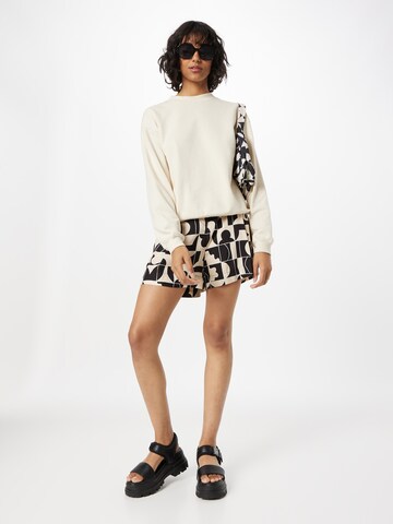 Monki Sweatshirt in White