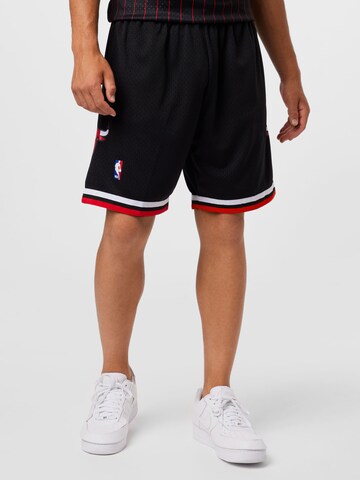 Regular Pantaloni de la Mitchell & Ness pe negru: față