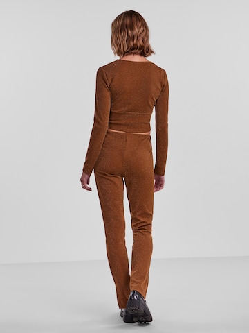 PIECES - Camiseta 'Lina' en marrón