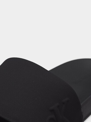 Calvin Klein Pantoletter 'ESS' i sort