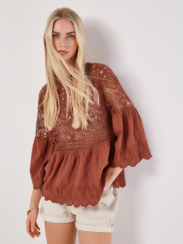 Chemisier Apricot en marron : devant