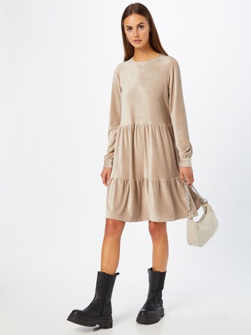 Stitch & Soul Kleid in Beige