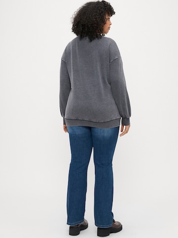 Sweat-shirt 'CARLAUREN' ONLY Carmakoma en noir