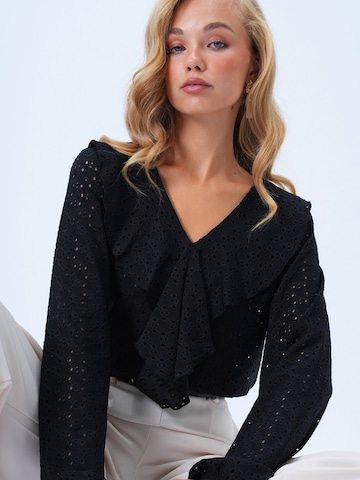 Trend Alaçatı Stili Blus i svart: framsida