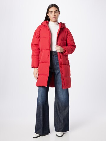 Manteau d’hiver 'Trust' VILA en rouge