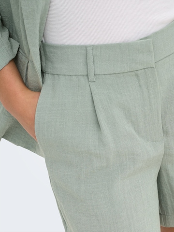 ONLY Regularen Hlače z naborki 'ONLITA' | zelena barva