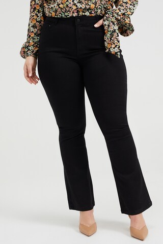WE Fashion Flared Jeans in Schwarz: Vorderseite