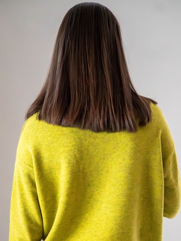 WEARABLE STORIES Pullover 'Riske' in Gelb