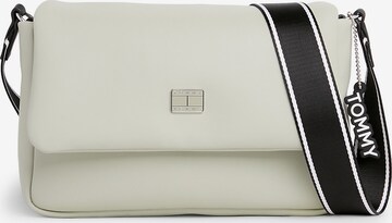 Tommy Jeans Crossbody Bag in Green: front