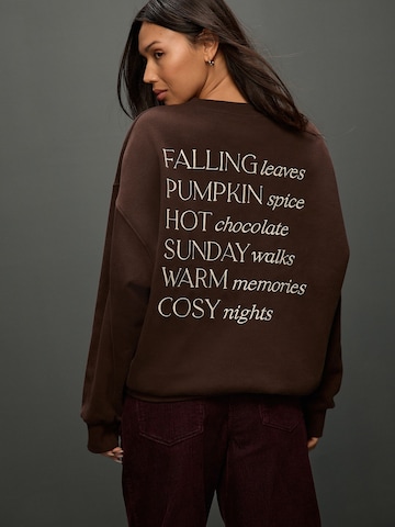 Next Суичър в кафяво: отпред