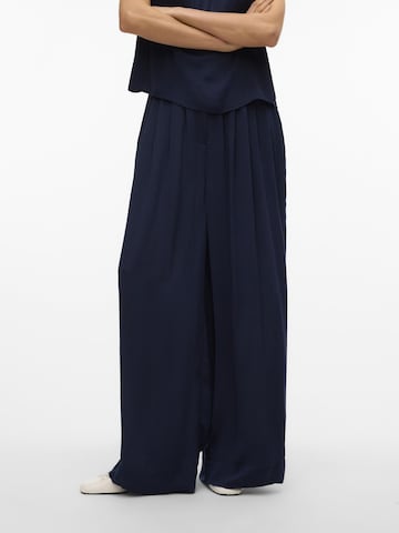 VERO MODA Regular Trousers 'AMShanna' in Blue: front