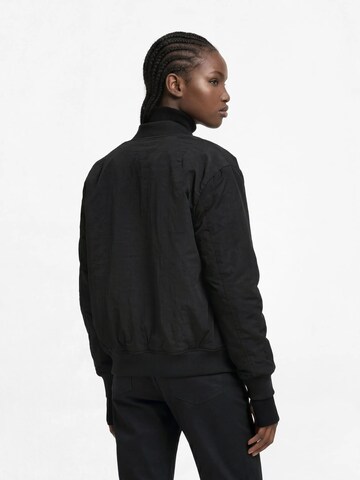 KARL LAGERFELD JEANS Övergångsjacka i beige