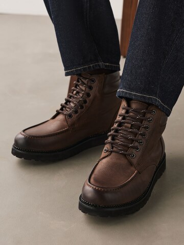 Boots stringati di Next in marrone