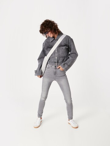 Noisy may Skinny Jeans 'Callie' in Grau