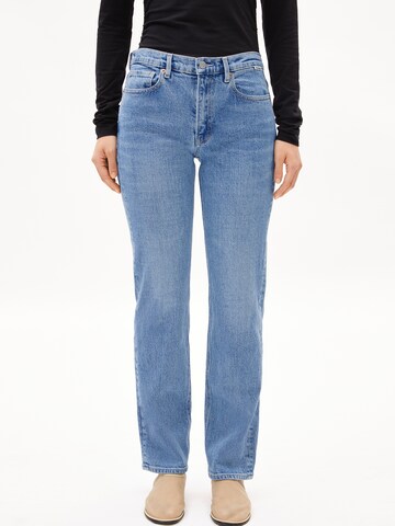 Slimfit Jeans 'Carenaa' di ARMEDANGELS in blu: frontale