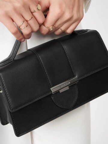 LANCASTER Paris - Bolso de mano 'Lancaster Sac à rabat avec fermoir Paris Ily Noir' en negro