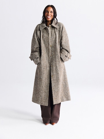 Next Mantel in Beige: Vorderseite