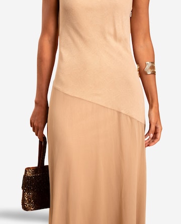 THE-ARE - Vestido em bege