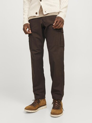 JACK & JONES Loosefit Cargobroek in Bruin: voorkant