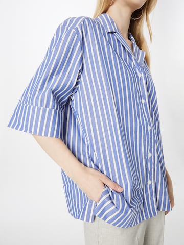 Monki Blouse in Blauw