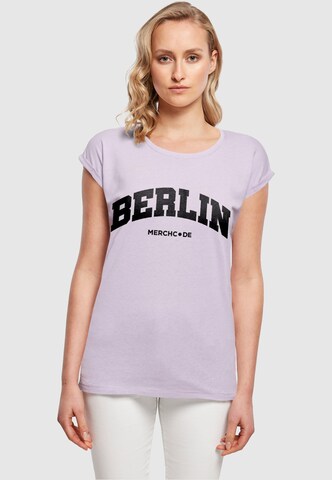 Merchcode Shirt 'Berlin' in Lila: voorkant