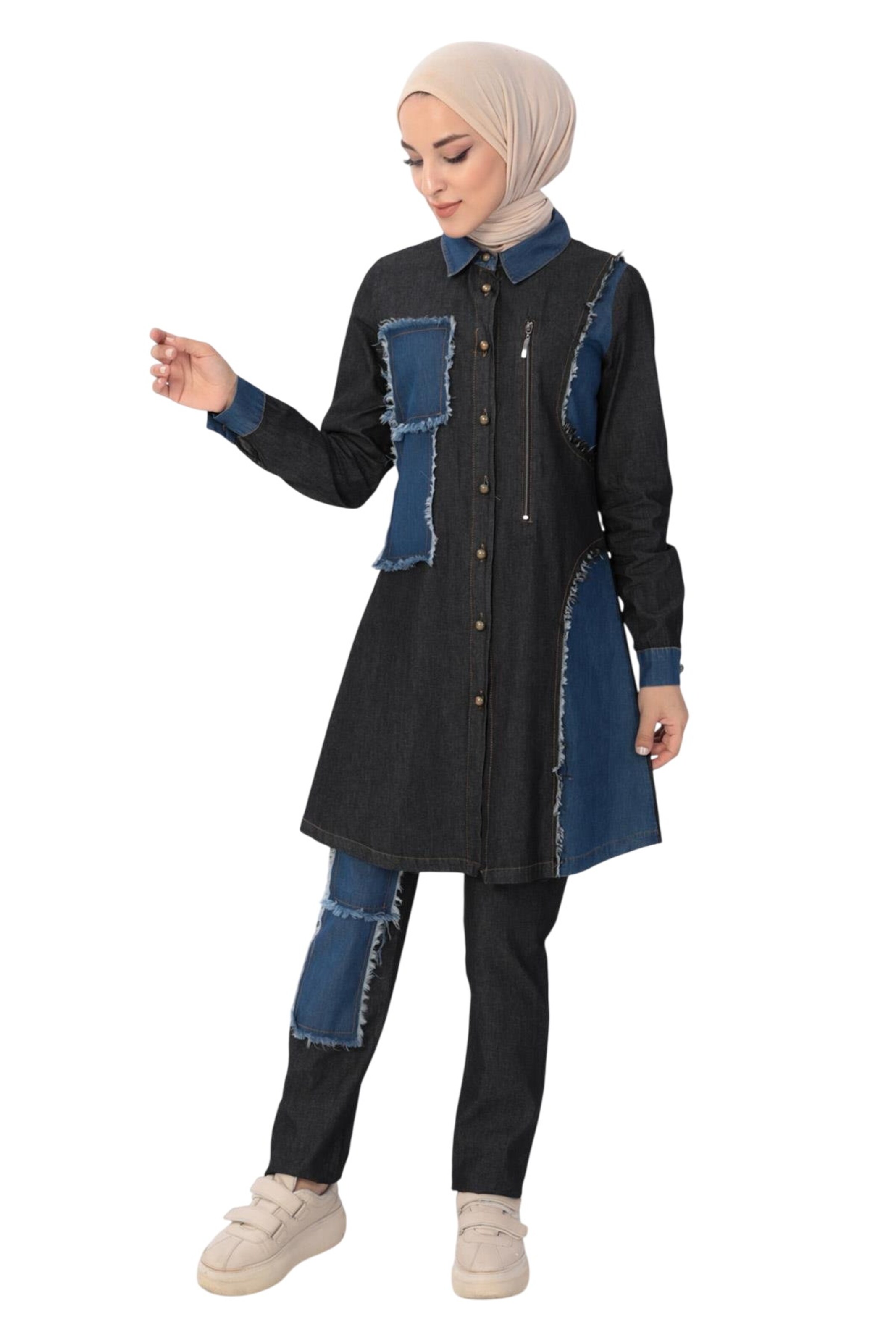 MODAMIHRAM Tunic in Black: front