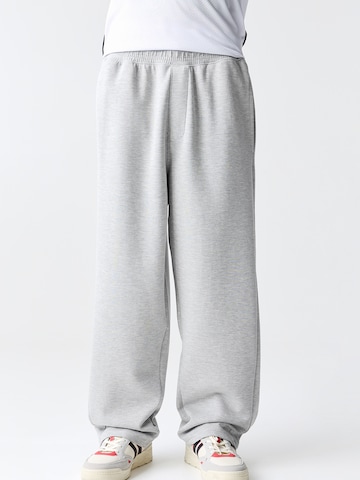 Loosefit Pantalon Pull&Bear en gris : devant