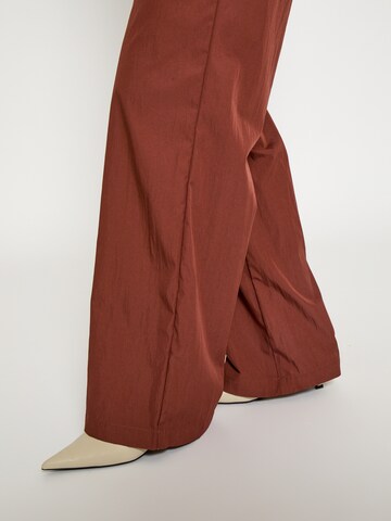 Regular Pantalon 'Glenna' DESIRES en marron