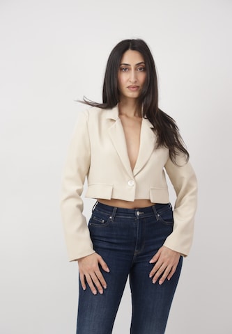 Elara Blazer in Beige: front